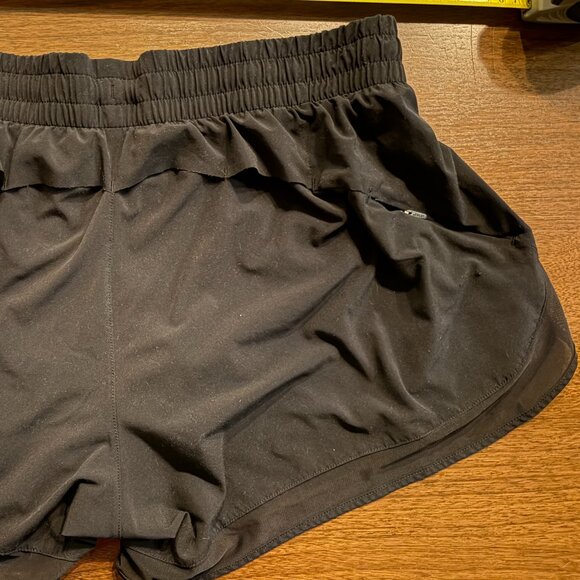 Athleta Mesh Racer Run Mid Rise 4 Short - Picture 7 of 7